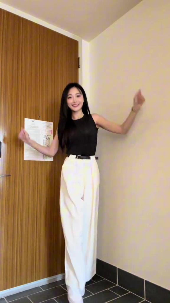 孟超曬自拍：常規(guī)賽正式收官啦，咱們季后賽見啦！